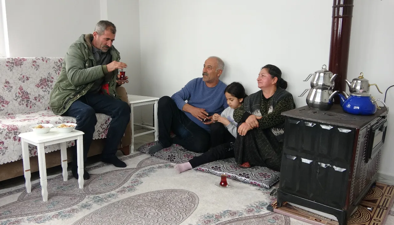 Tek bir ailenin yaşadığı köy! Hem yaz hem kış terk etmiyorlar! İşte sebebi