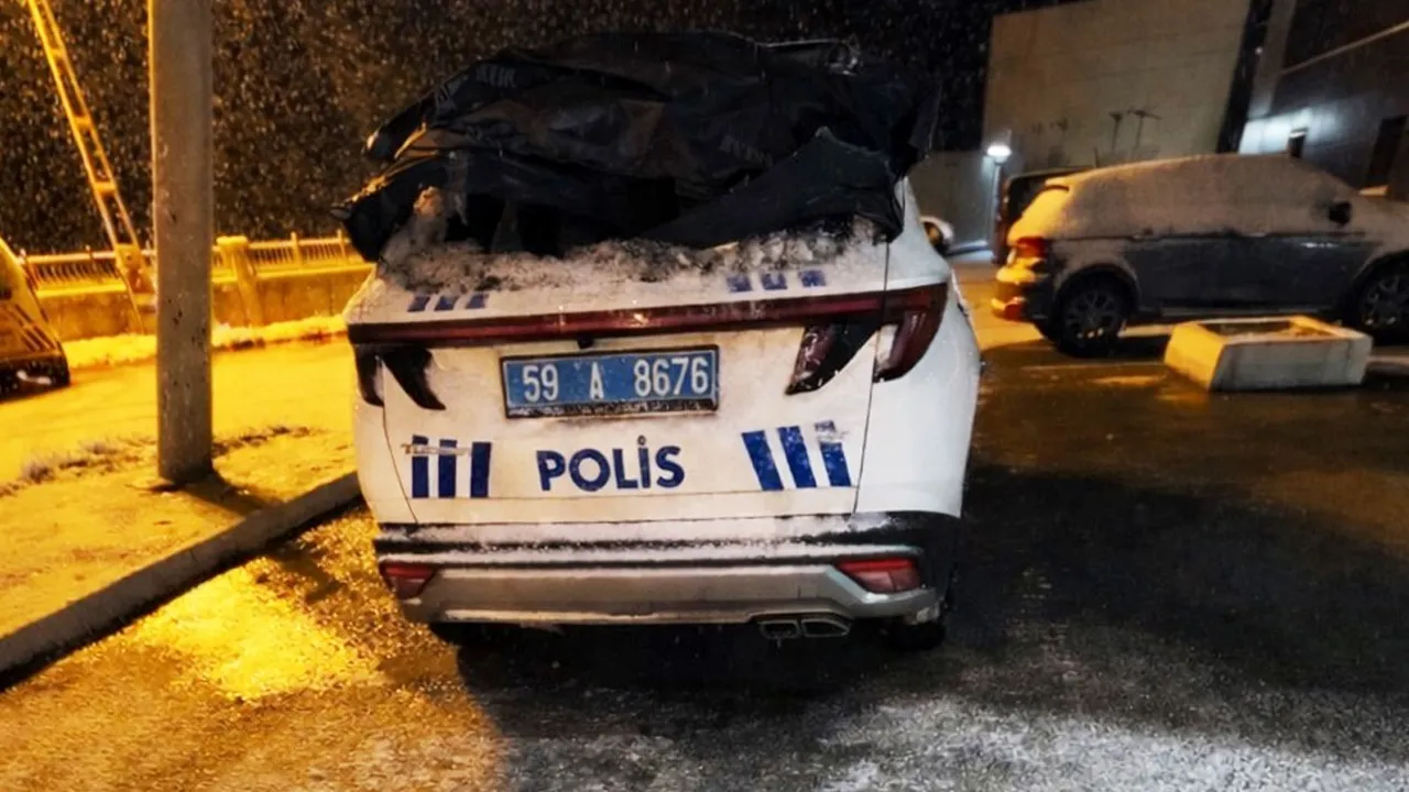 Tekirdağ'da baltalı saldırgan 1'i polis aracı 3 araca zarar verdi