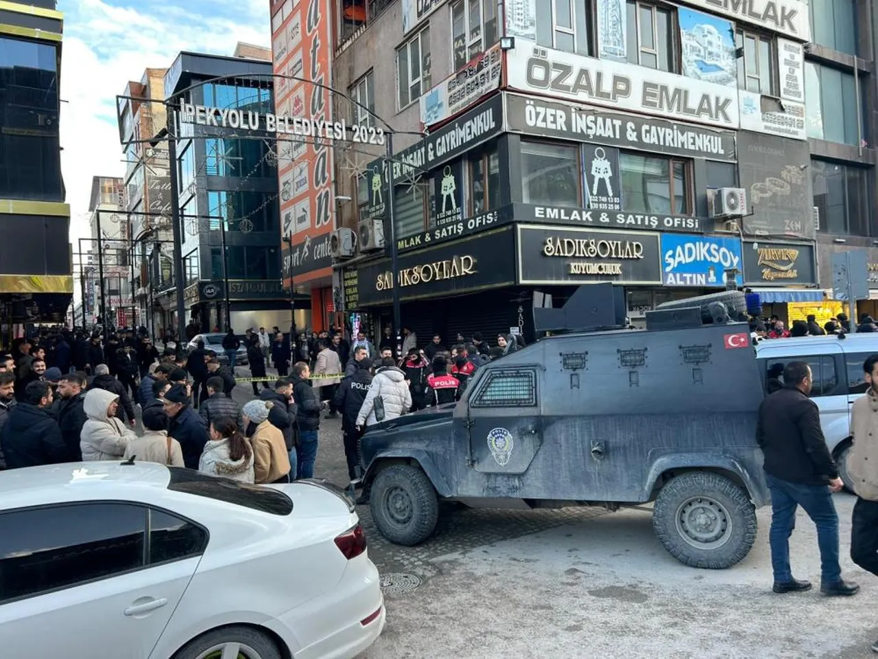 Vanda ortalık karıştı! Haberi alan diğer dükkanı bastı