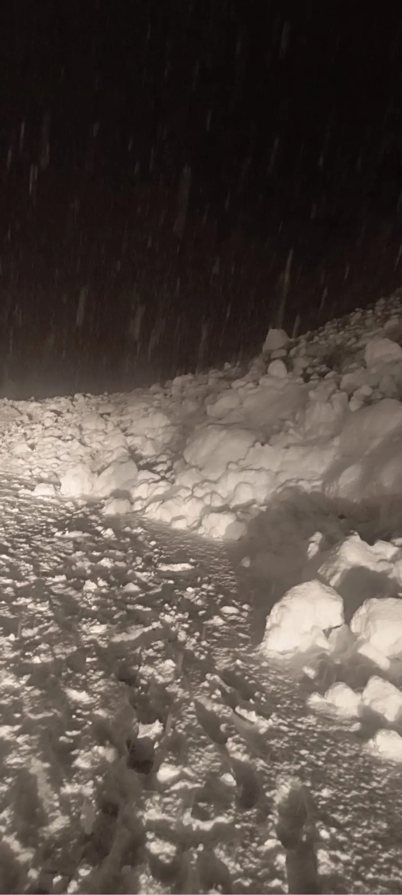 1 aydır aralıksız kar yağan ilde bir haftada ikinci çığ felaketi