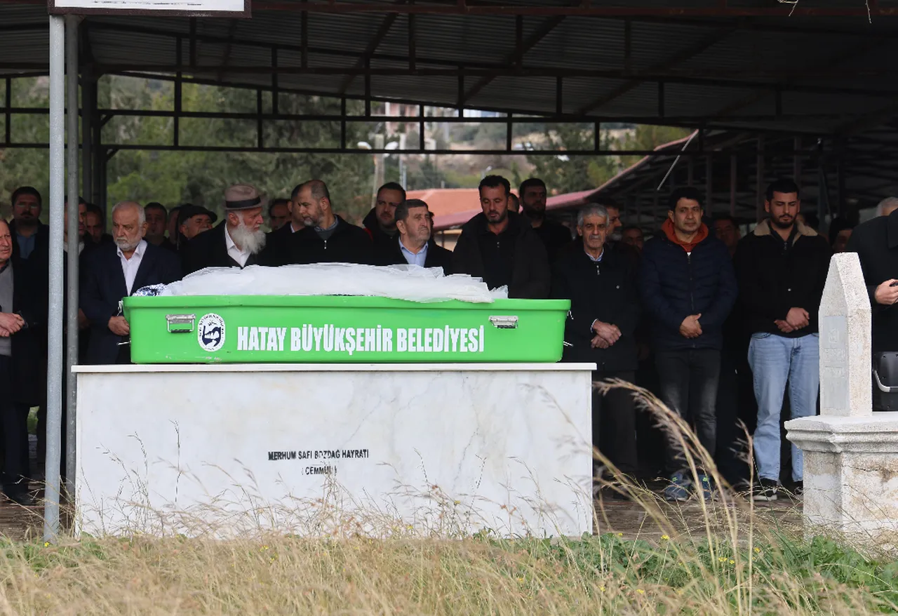 Ablasının öldürdüğü Eylül defnedildi! Annenin feryatları yürek yaktı: Hayallerimiz yarım kaldı