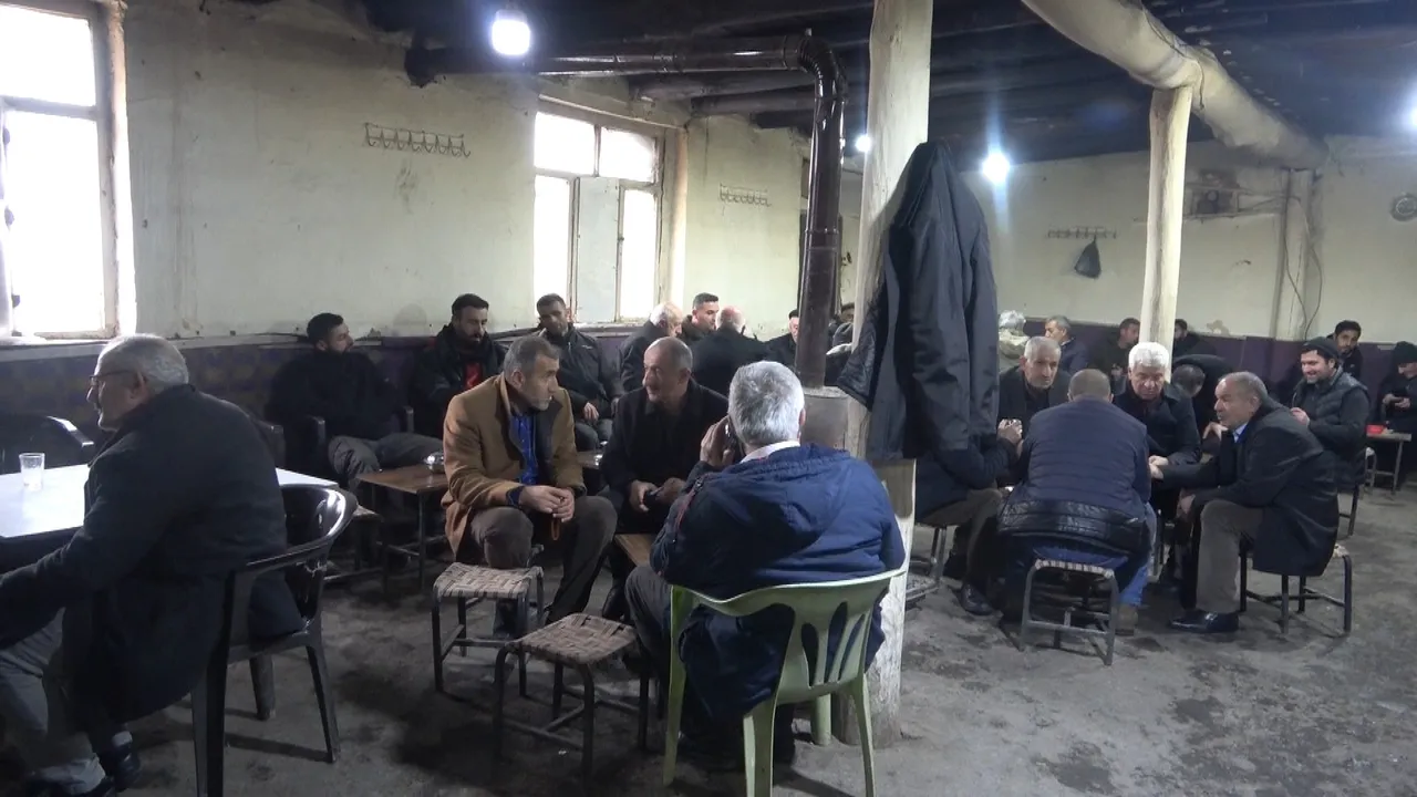 Çayın her yıl 5 TL olduğu yer! 40 yıllık tarihi var: Sigara yasak, herkes satranç oynuyor