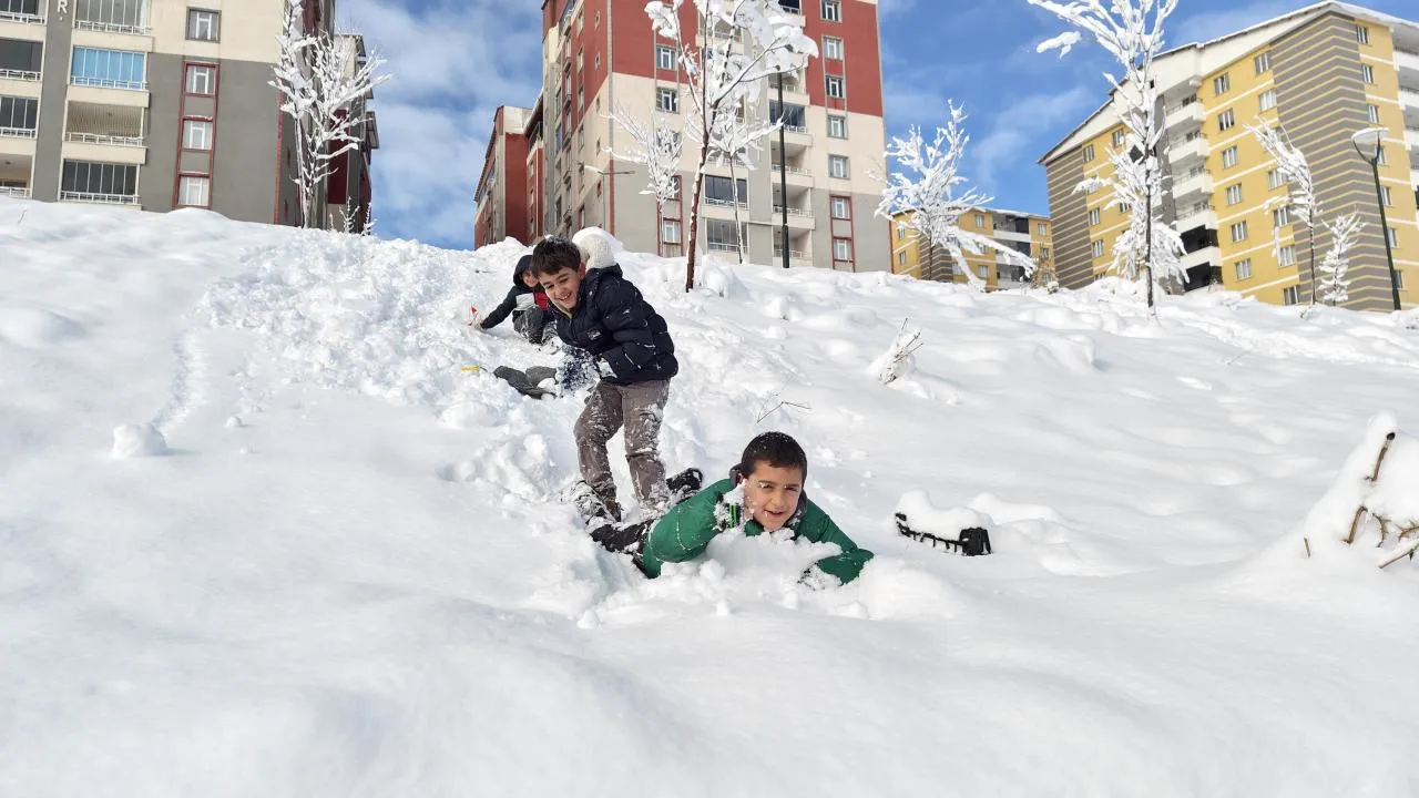 Rize'de okullar tatil mi, yarın Rize'de kar tatili var mı? 15 Ocak Perşembe Rize Valiliği açıklaması bekleniyor!