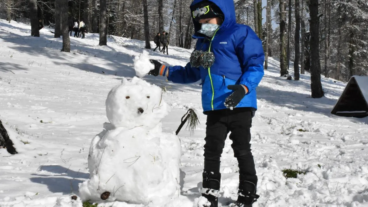 Rize'de okullar tatil mi, yarın Rize'de kar tatili var mı? 15 Ocak Perşembe Rize Valiliği açıklaması bekleniyor!