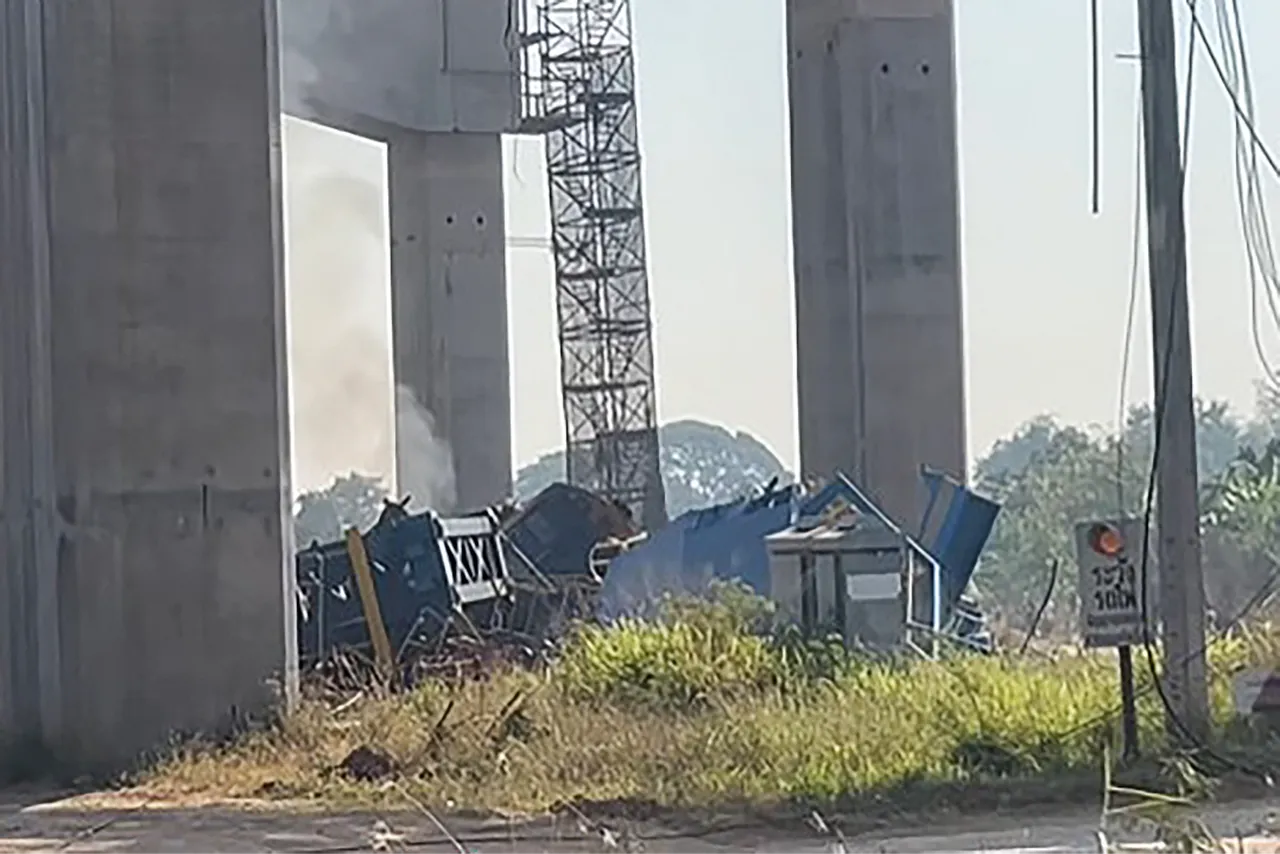 Taylandda inşaat vinci trenin üzerine devrildi: 22 ölü, en az 30 yaralı