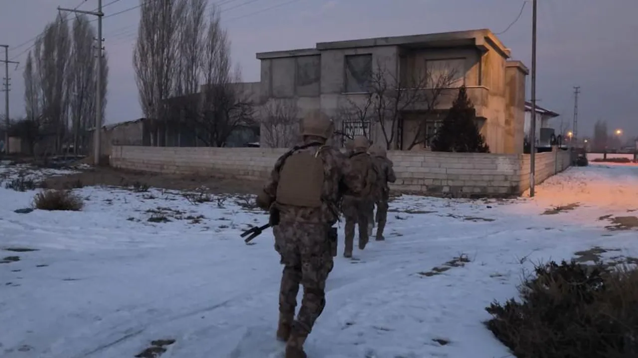 Torbacılara darbe vuruldu! 15 adrese eş zamanlı operasyon