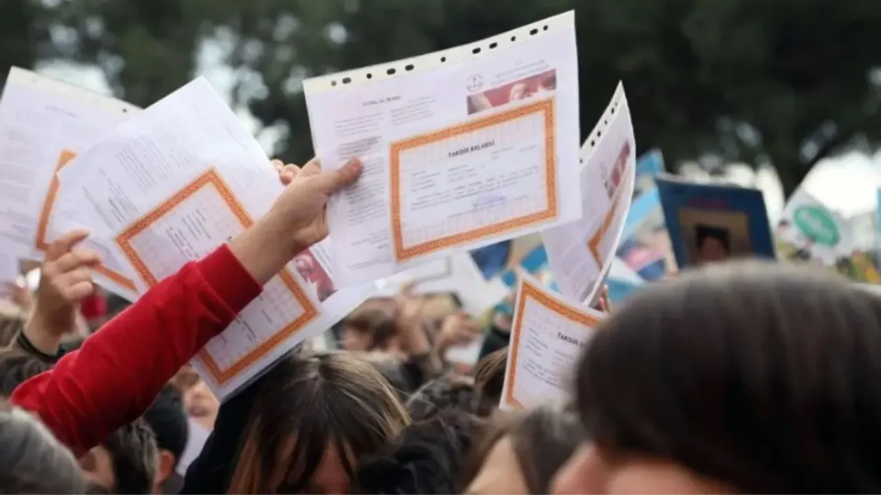 16 Ocak okullar yarım gün mü, karneler saat kaçta dağıtılacak? 2026 15 tatil (sömestr) başlıyor!