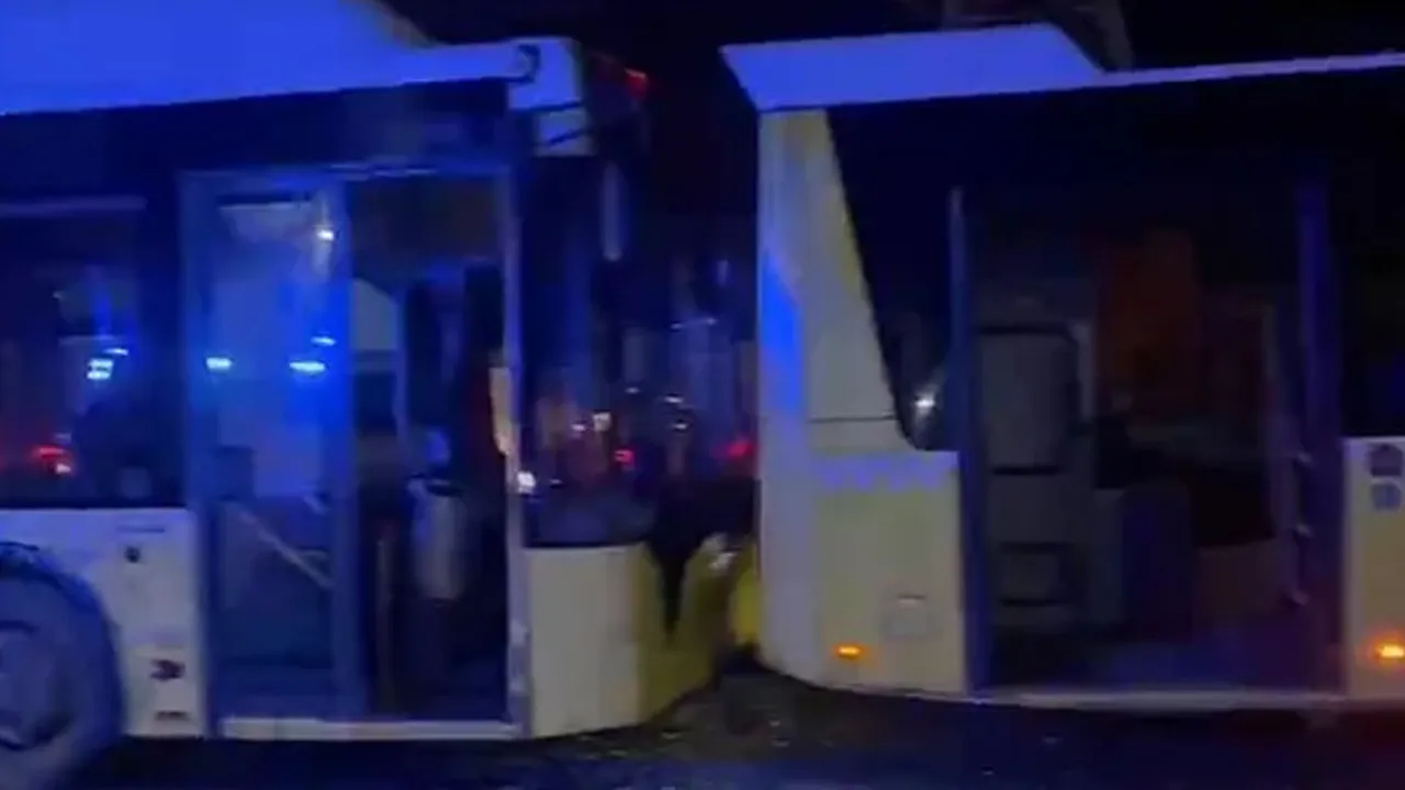 Başakşehir'de zincirleme kaza! İETT otobüsleri birbirine girdi, yaralılar var