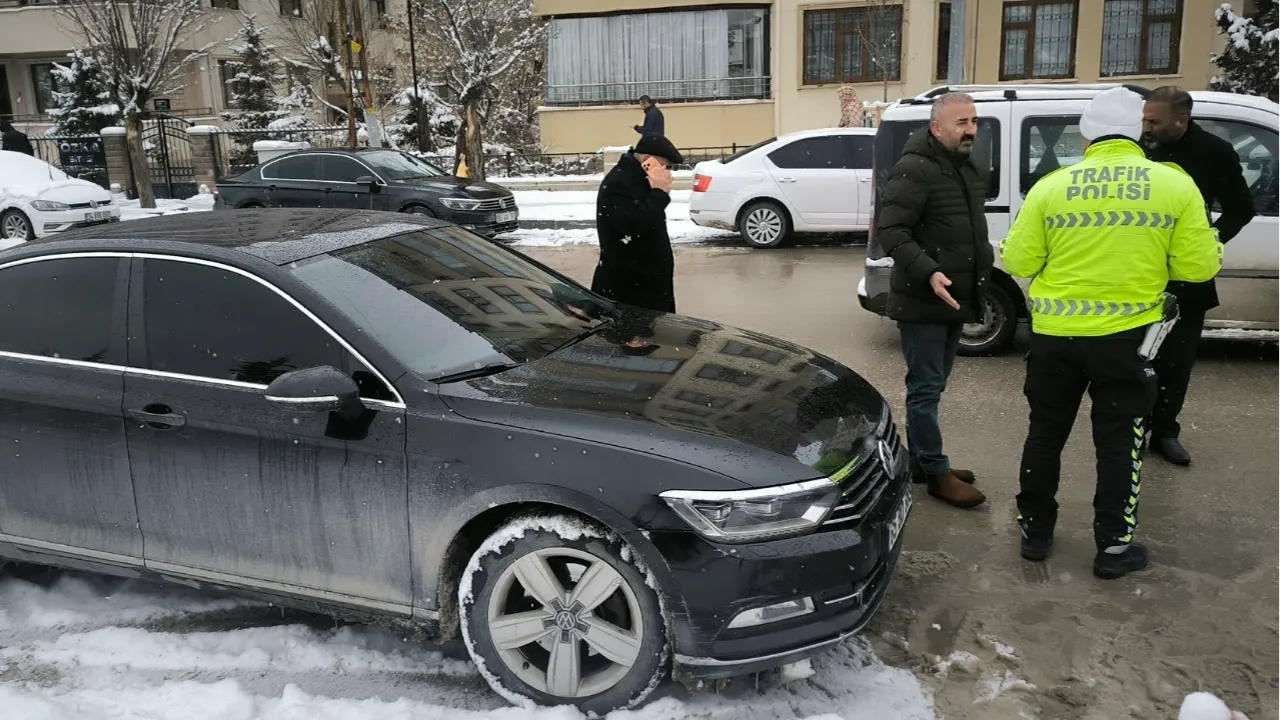 Belediye başkanına trafikte 'haciz' şoku! Resmi makam aracı çekiciyle götürüldü