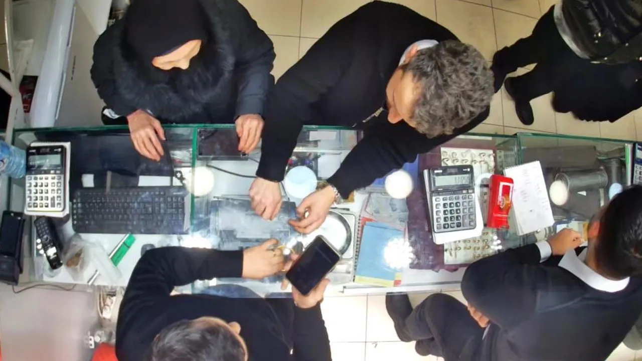 Eskişehir'de sahte polislerin dolandırıcılık girişimini gerçek polisler bozdu