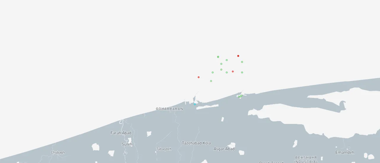 İran açıklarında korkutan hareketlilik! 70ten fazla gemi neden çapa attı?