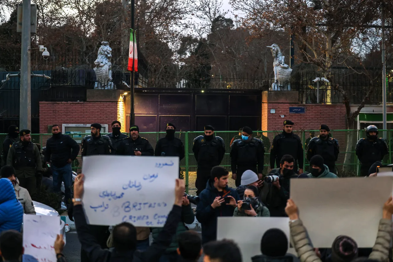 İran'da kanlı bilanço ağırlaşıyor! "Tüm sinyaller ABD'nin hava saldırısının yakın olduğunu gösteriyor"