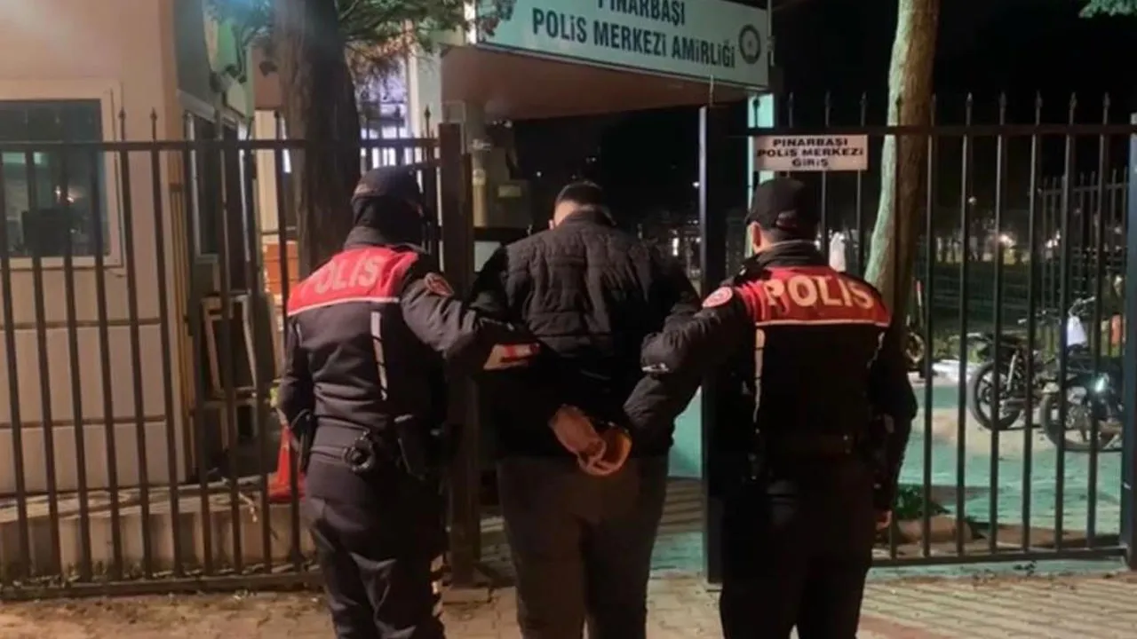İzmir'de sahte kimlikle yakalandı, suç makinesi çıktı!