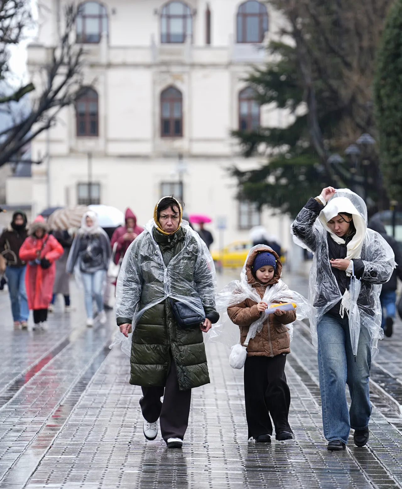 Meteoroloji 14 ili uyararak saat verdi! Kar, sağanak, rüzgar rota değiştirdi