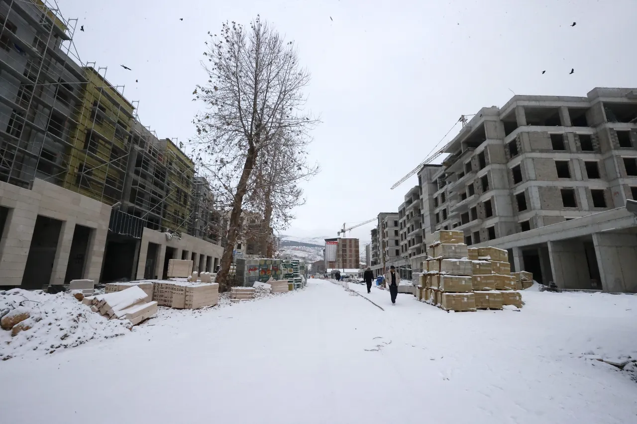 Meteoroloji 14 ili uyararak saat verdi! Kar, sağanak, rüzgar rota değiştirdi