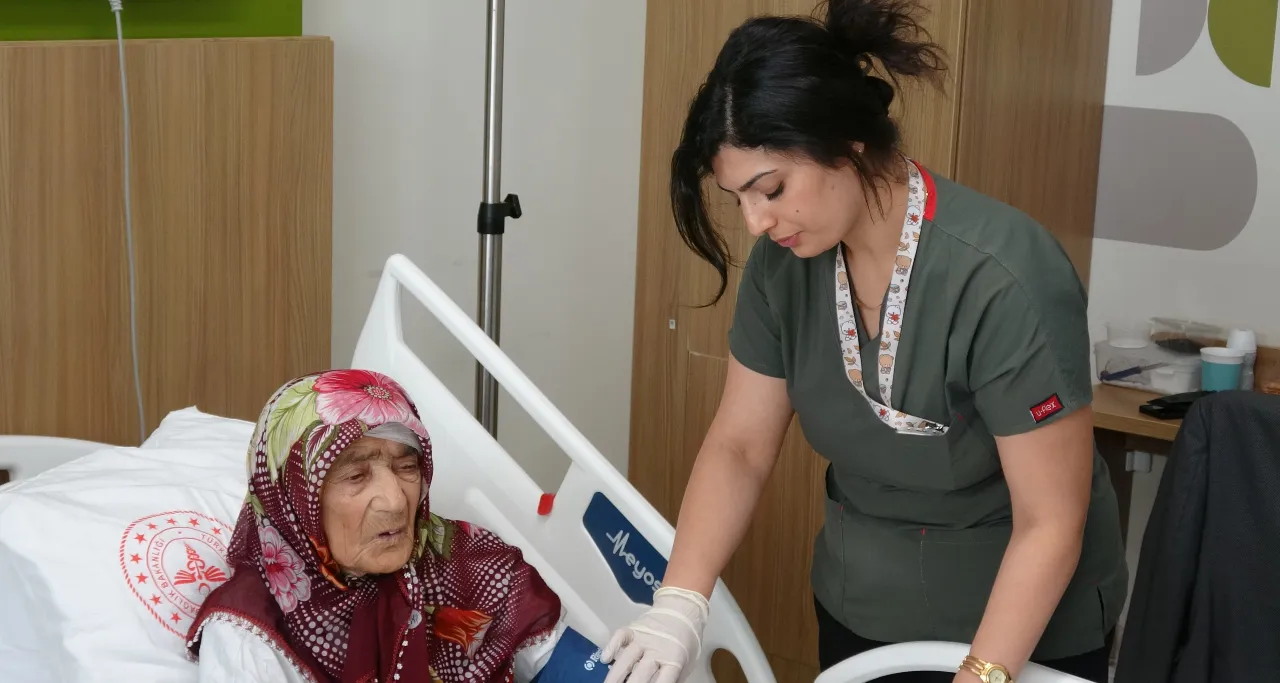 Nefes darlığı için gitti, 5 kiloluk tümör çıkarıldı