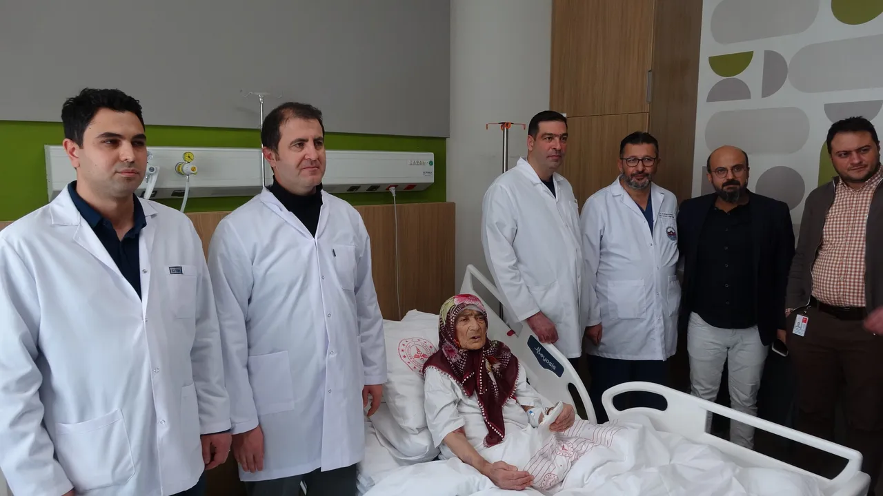 Nefes darlığı için gitti, 5 kiloluk tümör çıkarıldı