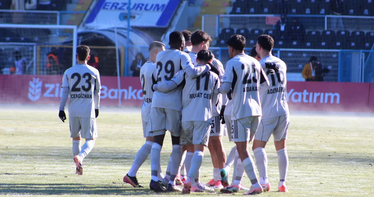 Erzurumspor FK oyuncularının gol sevinci