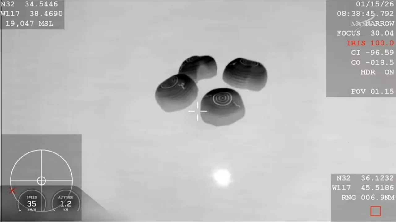 Uzaydan ilk tıbbi tahliye: Dört NASA astronotu Dünya'ya iniş yaptı