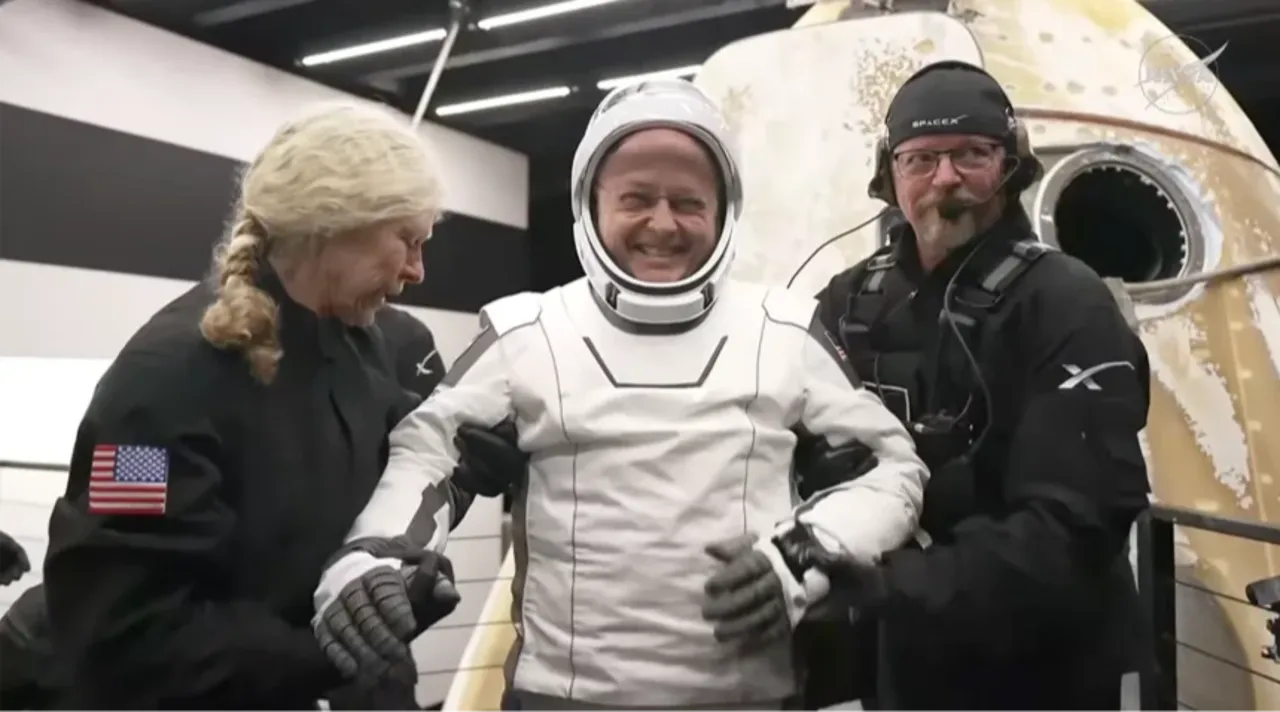 Uzaydan ilk tıbbi tahliye: Dört NASA astronotu Dünya'ya iniş yaptı