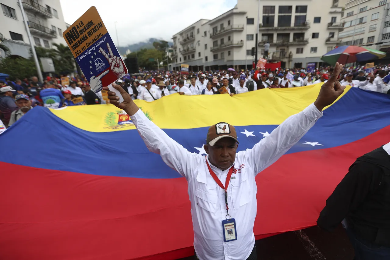 Venezuela'da binlerce kişi Maduro için yürüdü!