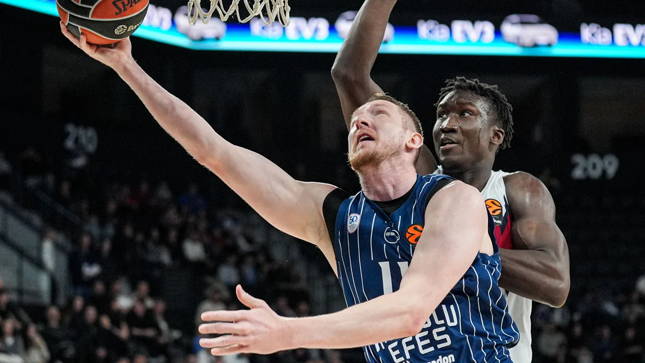 Anadolu Efes kaybetti, taraftar istifa çağrısı yaptı