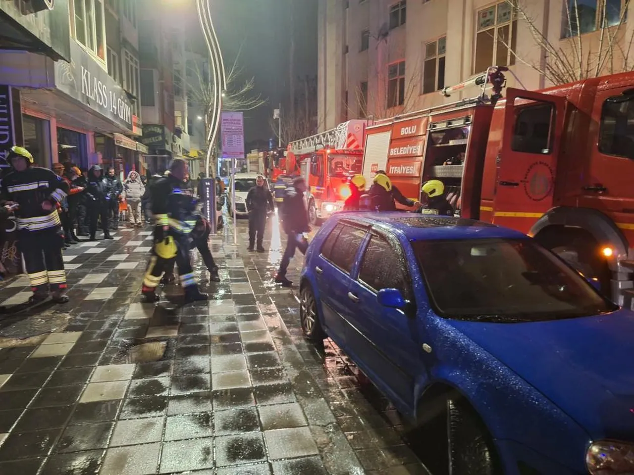 Bolu'da korkutan yangın! İnsanlar tahliye edildi