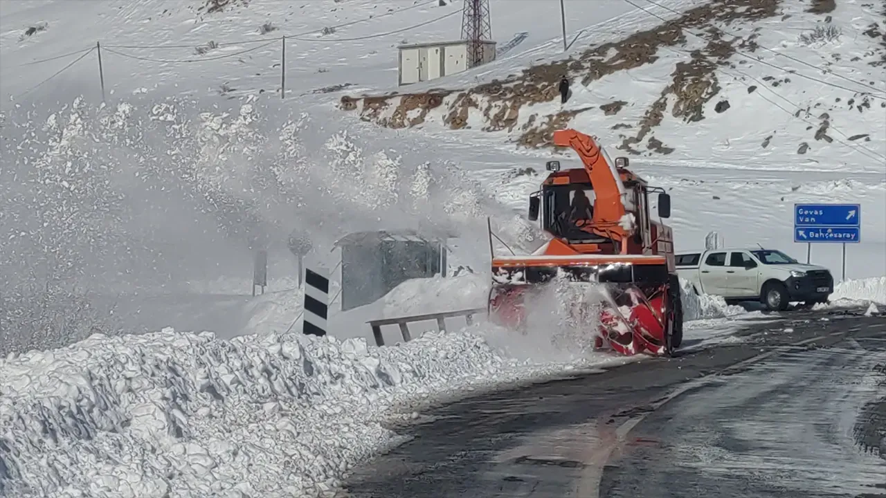 İstanbul'da kar yağışı için tarih verildi! Meteoroloji'den peş peşe uyarılar geldi