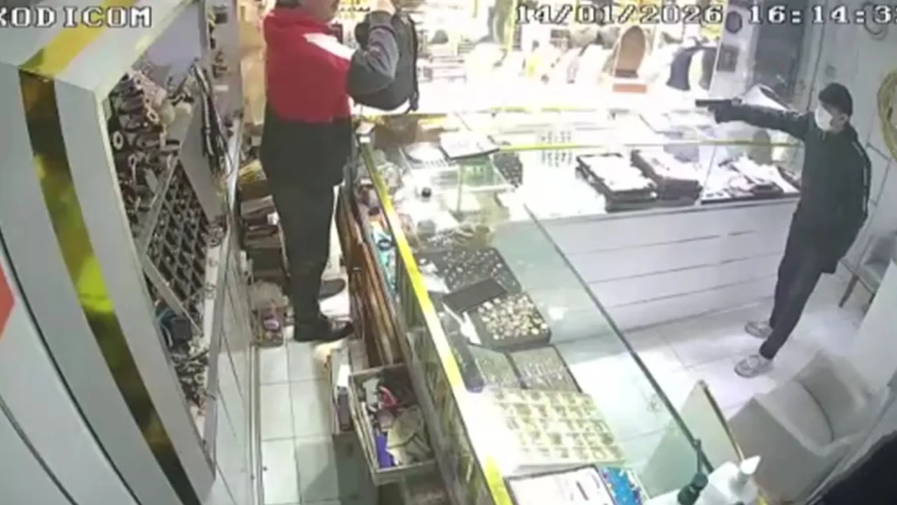 İstanbul'da silahlı kuyumcu soygunu! 3 milyon liralık altınla kaçtı