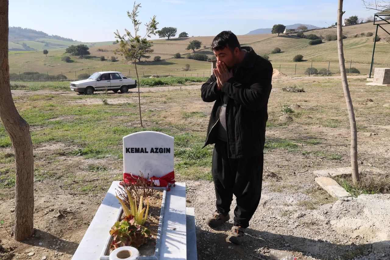 Karne sevinci yerine mezar ziyareti! Acılı baba adalet çağrısını yineledi