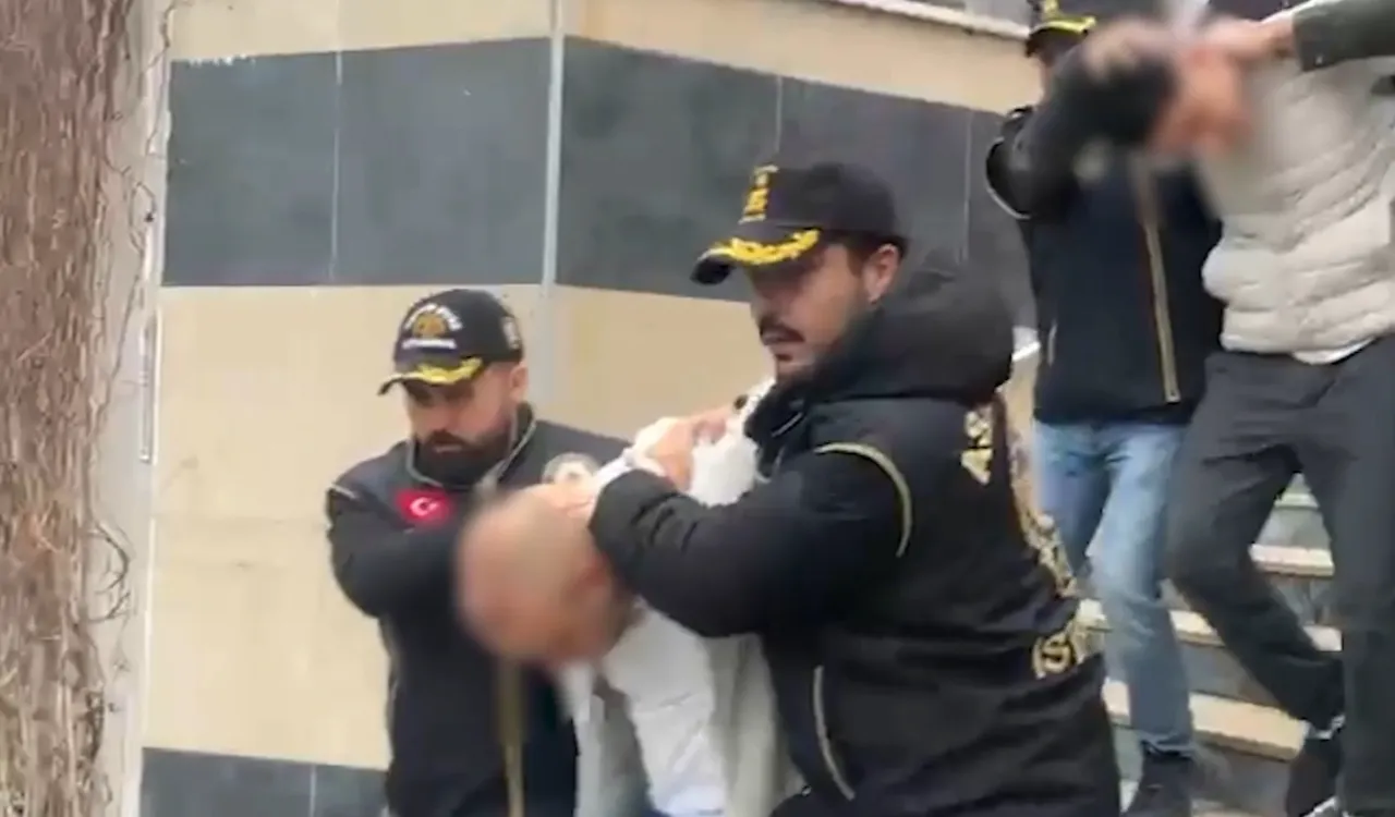 Polisten kaçtılar, araçtan ceset çıktı! Kan donduran olayın detayları ortaya çıktı