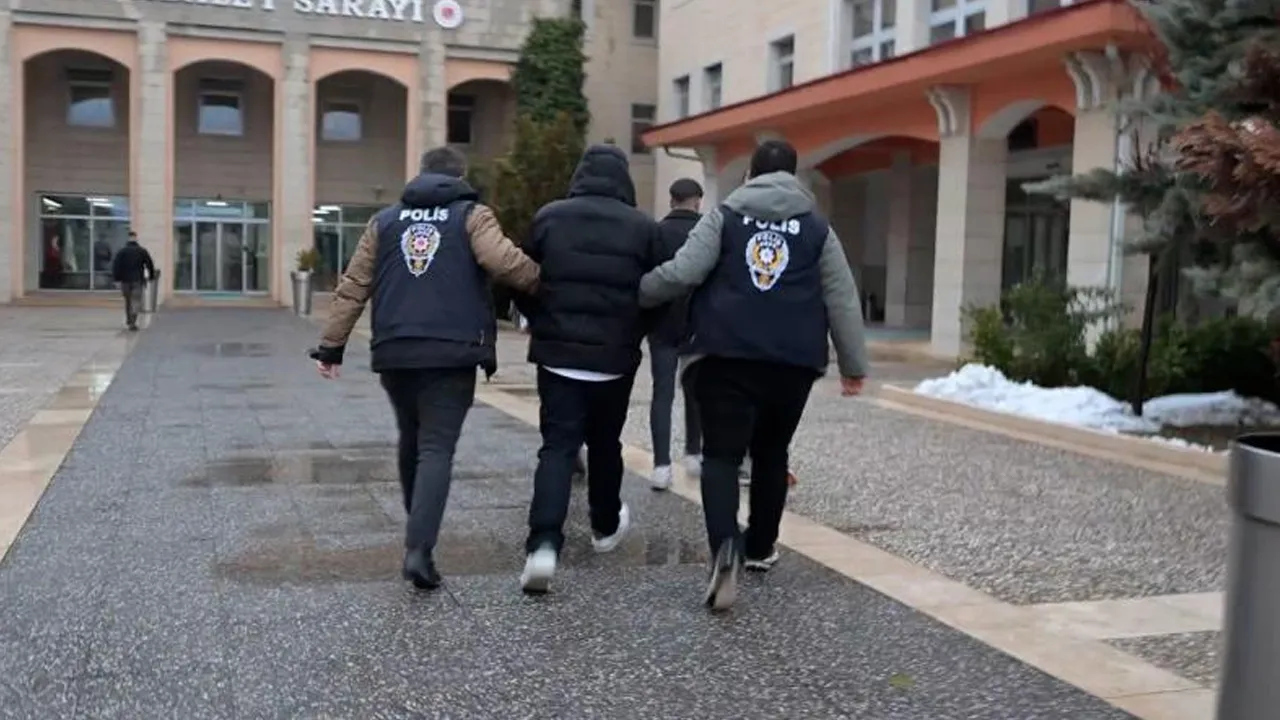 Sahte araç satım ilanıyla 1 milyon TL'lik dolandırıcılık! 2 kişi tutuklandı