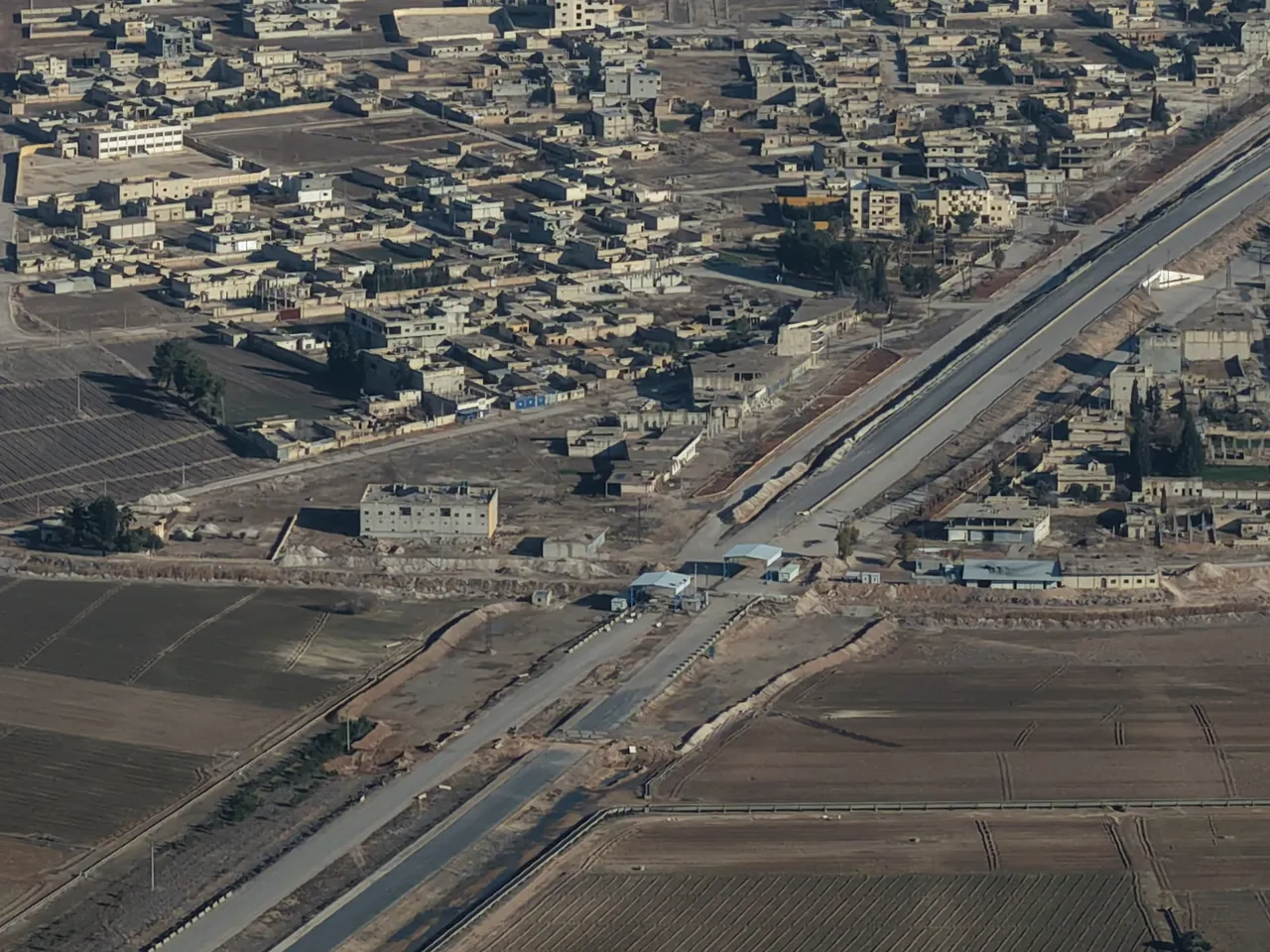 Şara'dan tarihi kararname: Kürtçe ulusal dil oldu, Nevruz resmi tatil ilan edildi