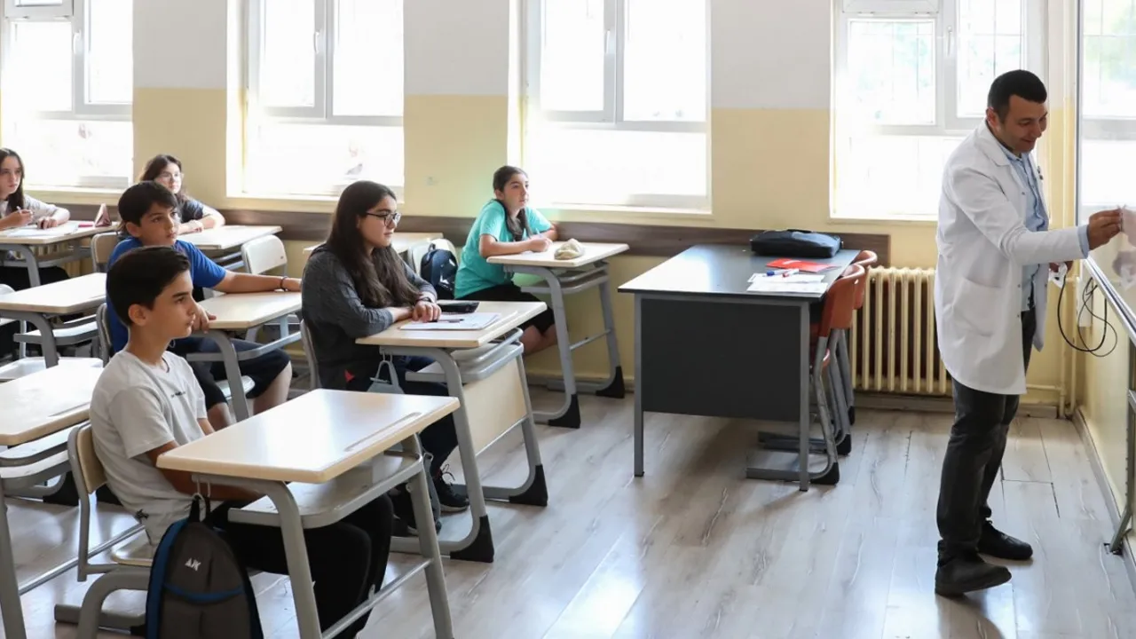 Son ders zili çalıyor! 18 milyon öğrencinin yarıyıl tatili başlıyor