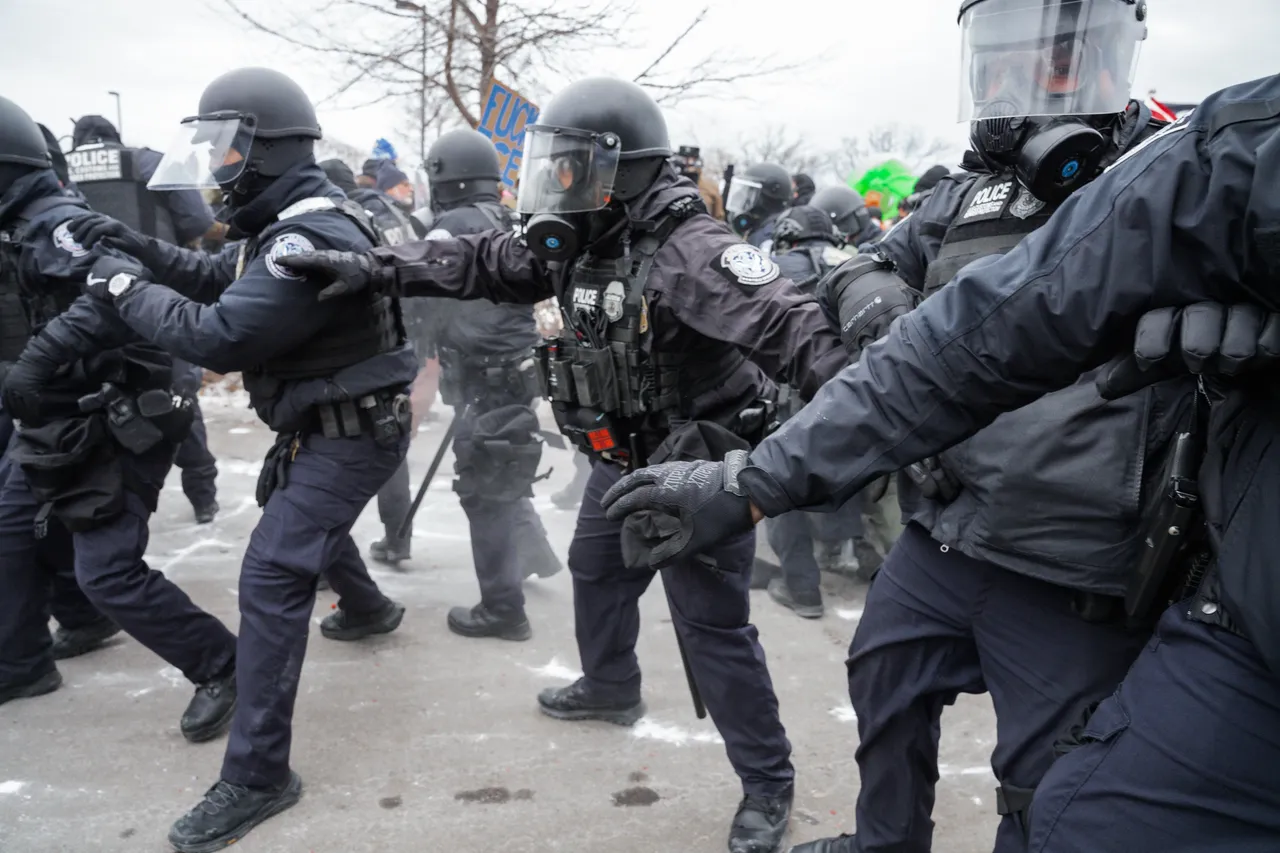 Trump, orduyu sokağa indirmekle tehdit etti: Minnesotadaki rezalete son vereceğim