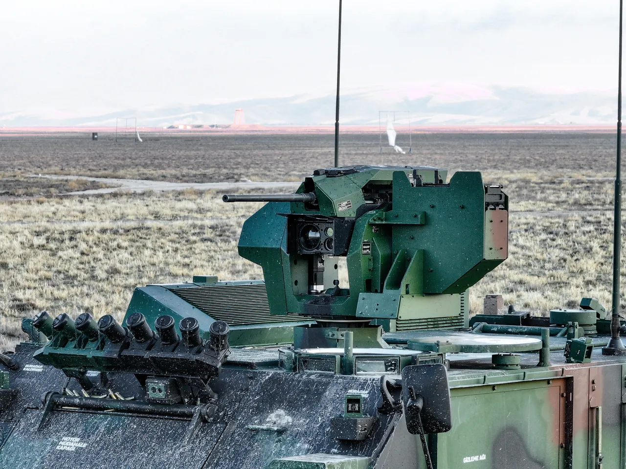 Türkiye'de bir ilk: Mehmetçiğin yeni nesil kalesi E-ZPT sahaya indi!