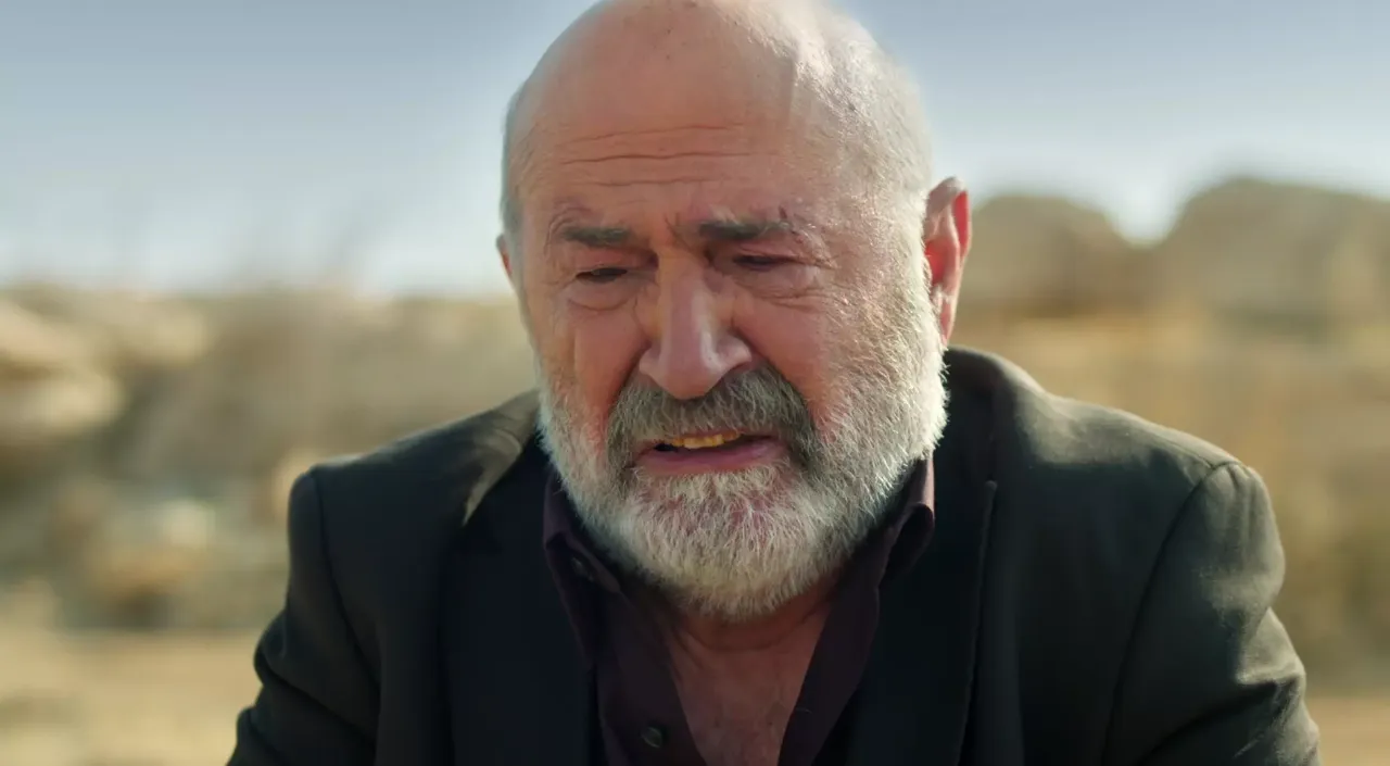 Uzak Şehir'de Ecmel öldü mü? Müfit Kayacan'ın diziden ayrılıp ayrılmadığı merak ediliyor