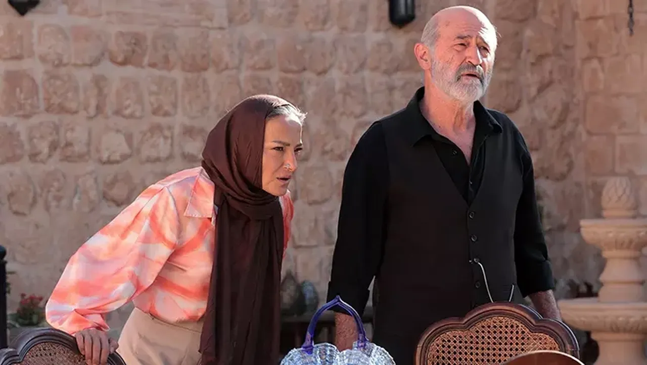 Uzak Şehirde Ecmel öldü mü? Müfit Kayacanın diziden ayrılıp ayrılmadığı merak ediliyor