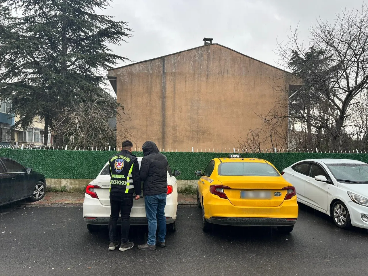 2’si engelli 4 yolcuyu taksiye almadı, ekipler devreye girdi!