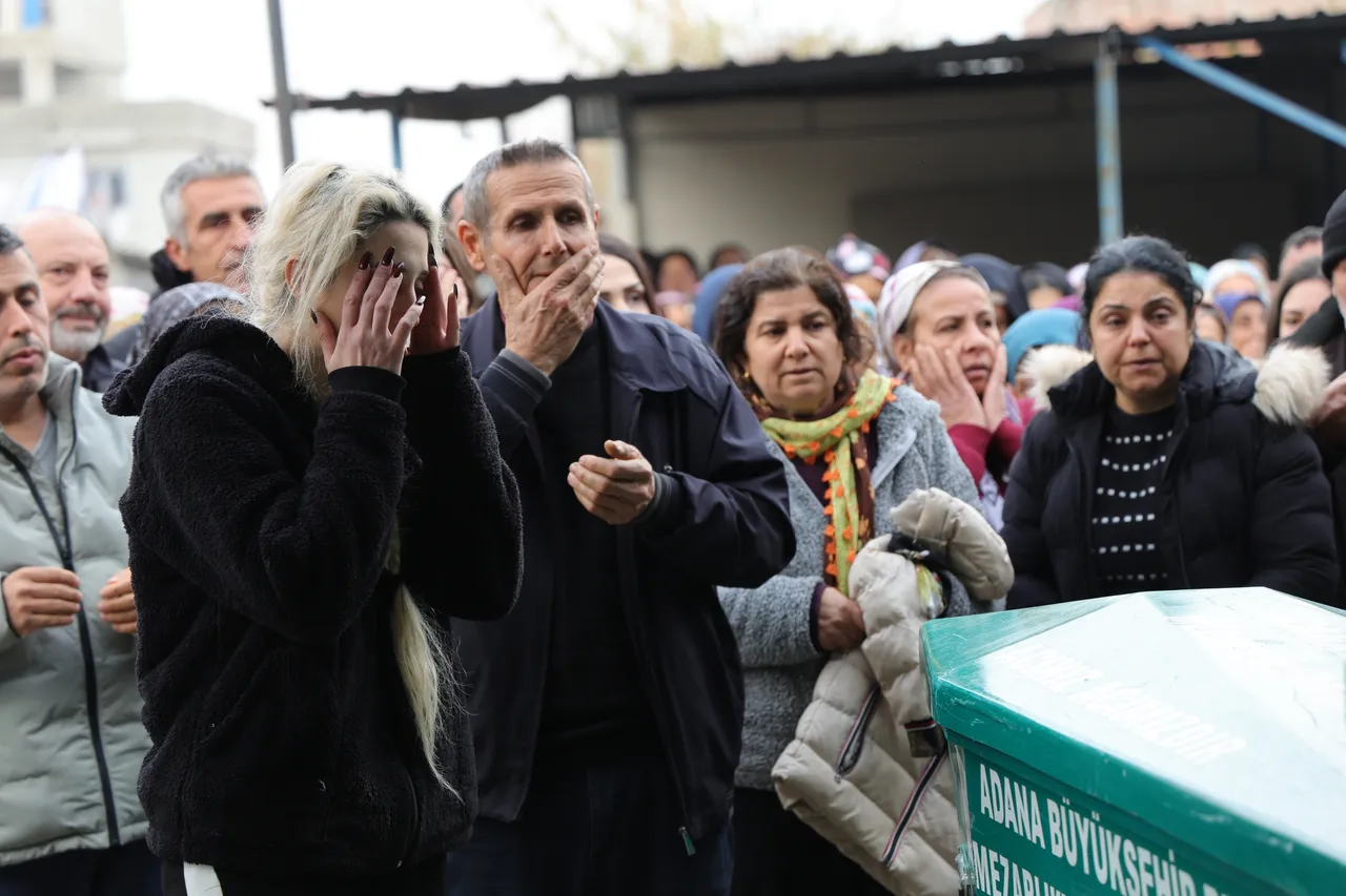 Babalarının öldürdüğü 2 kardeş defnedildi! Annenin feryatları yürek yaktı