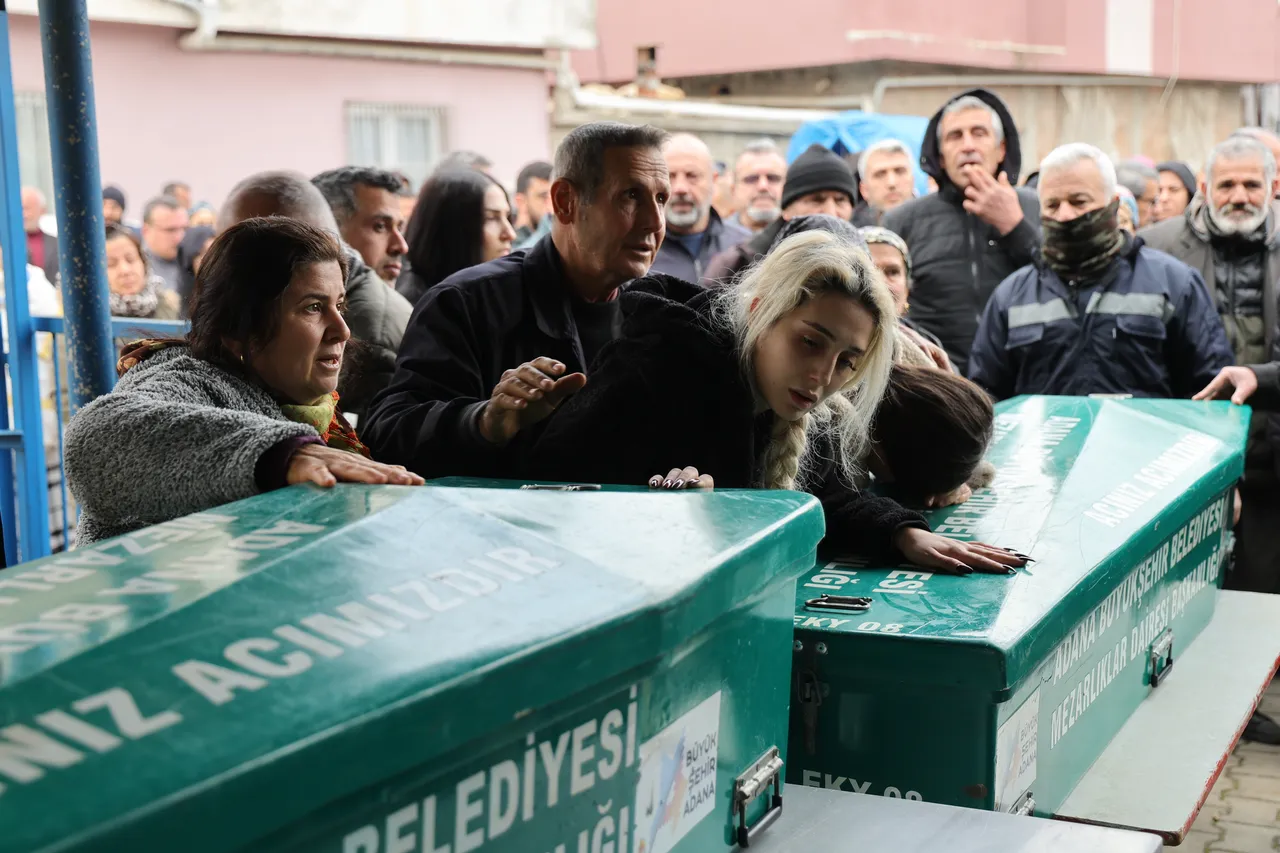 Babalarının öldürdüğü 2 kardeş defnedildi! Annenin feryatları yürek yaktı