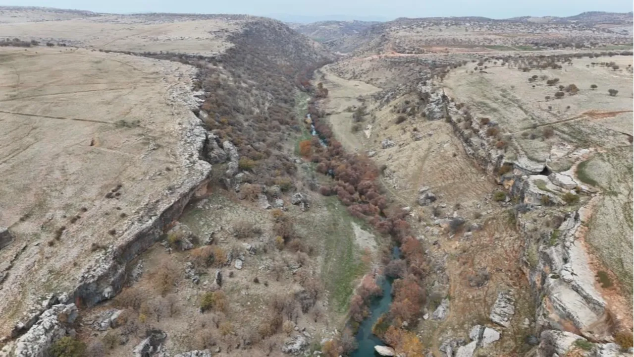 Diyarbakır'da eşsiz manzara! 1 milyon yıl önce oluştu: Topraktan tarih fışkırıyor