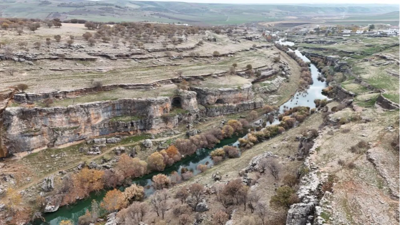 Diyarbakır'da eşsiz manzara! 1 milyon yıl önce oluştu: Topraktan tarih fışkırıyor