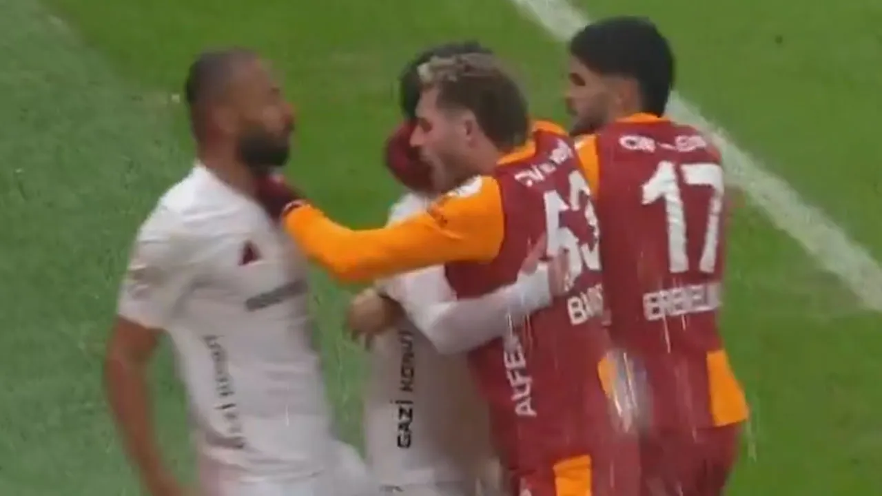 Galatasaray - Gaziantep FK maçında kavga: Barış Alper ile Nazım Sangare kafa kafaya geldi