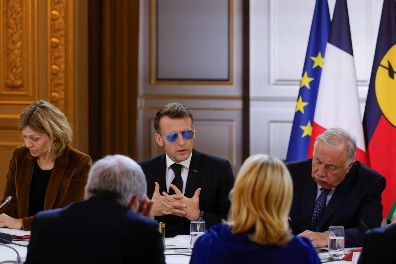 Macron, toplantıya güneş gözlüğüyle katıldı: Böyle katlanacaksınız