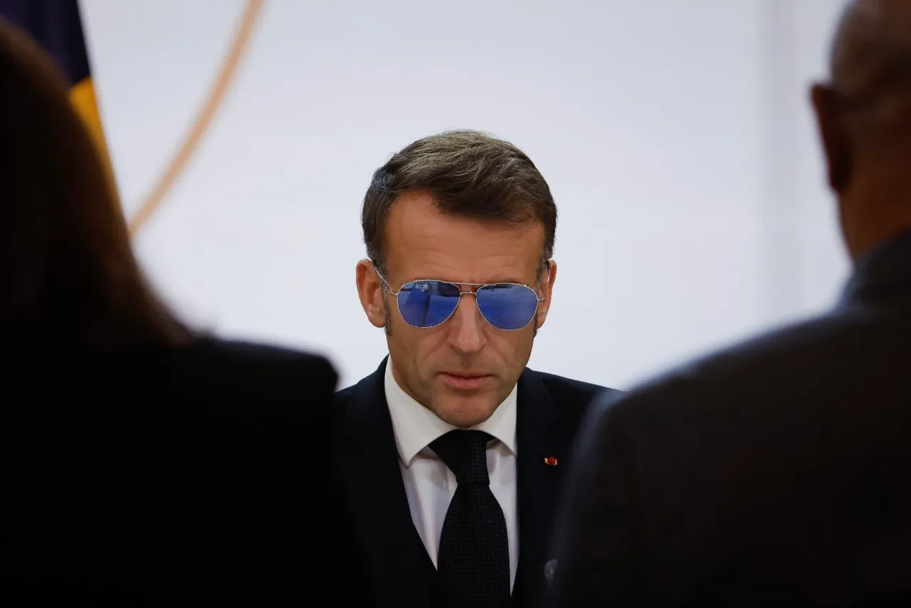 Macron, toplantıya güneş gözlüğüyle katıldı: Böyle katlanacaksınız
