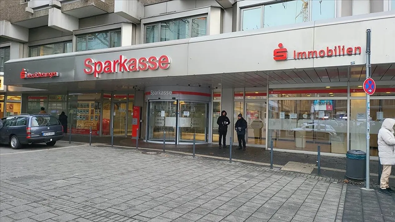 Mağdurların çoğu Türk! 300 milyon euroluk soygun için 11 milyon cep telefonu incelenecek