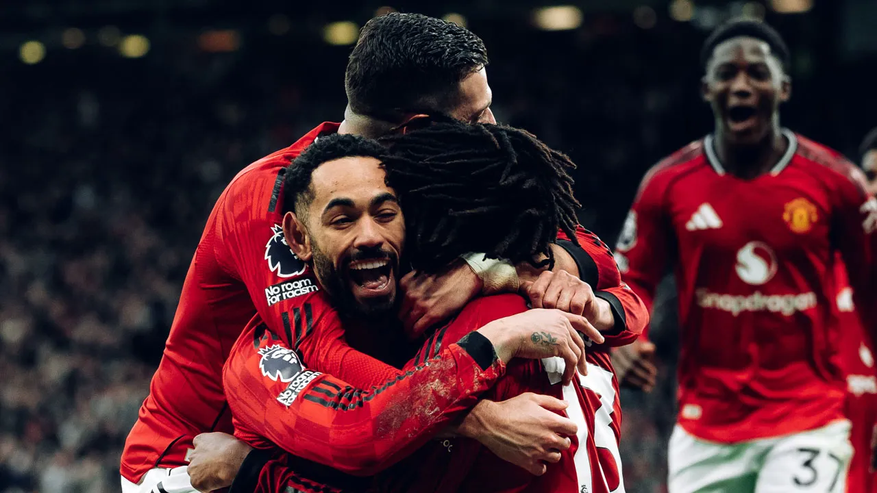 Manchester United, Manchester City'yi bozguna uğrattı: 5 gol atıldı, 2'si sayıldı