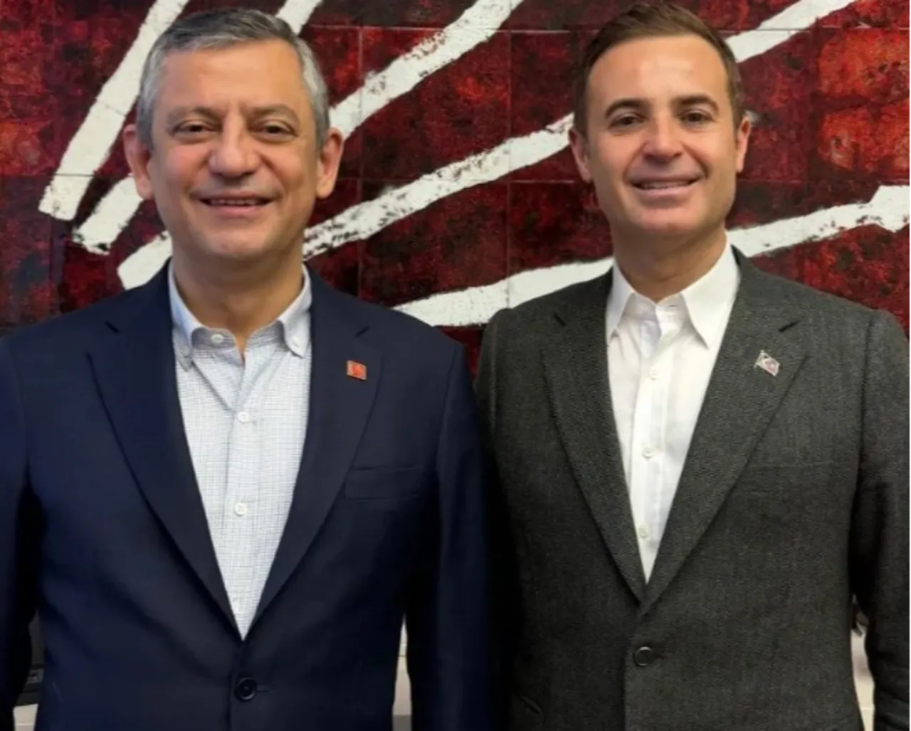 Özel'den ‘Ayrılmıyorsun değil mi?’ görüşmesi!