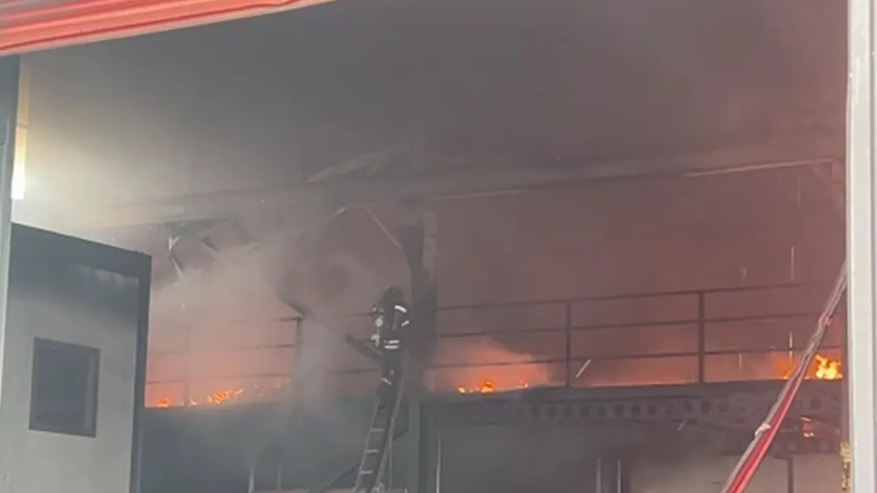 Sanayi sitesinde yangın! 5 kişi hastanelik oldu